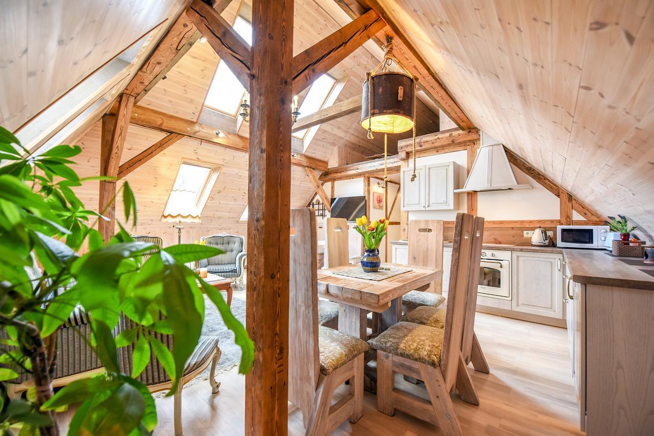 Kubu 4-Rooms Apartment クライペダ エクステリア 写真