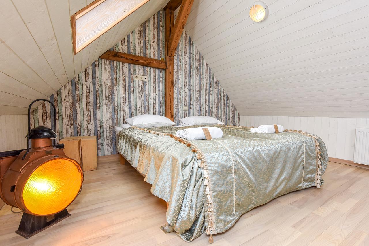 Kubu 4-Rooms Apartment クライペダ エクステリア 写真
