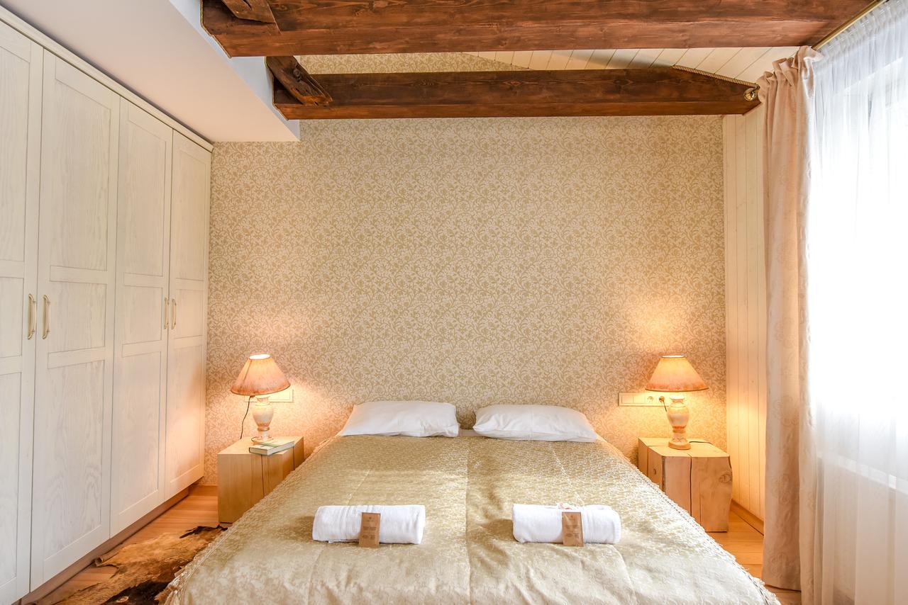 Kubu 4-Rooms Apartment クライペダ エクステリア 写真