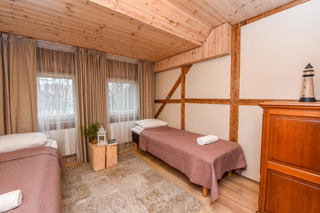 Kubu 4-Rooms Apartment クライペダ エクステリア 写真